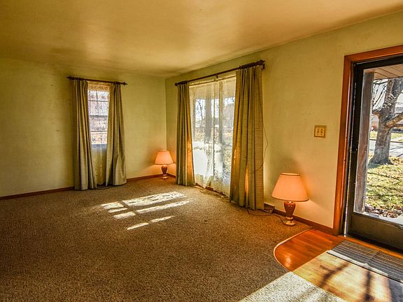 5th image of 2308 Meadowlark Ln