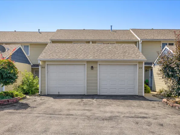 210 Cooper Ct, Ames, IA 50014