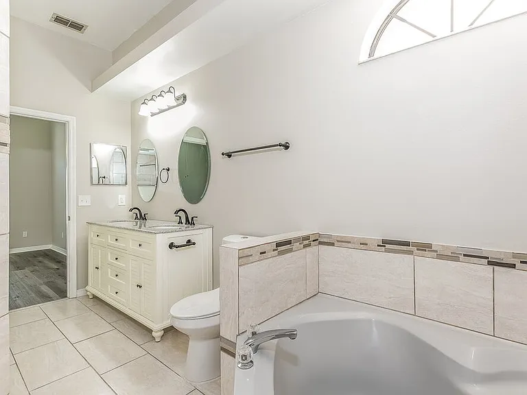 8728 Grandee Dr — Photo 10