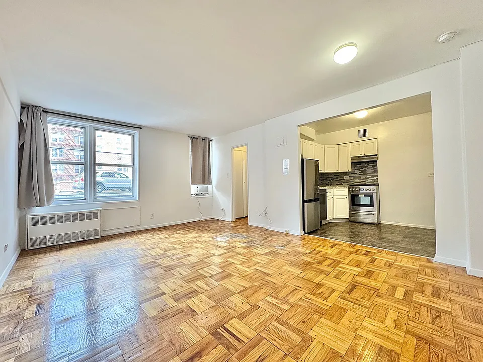 142-27 Barclay Ave #1C