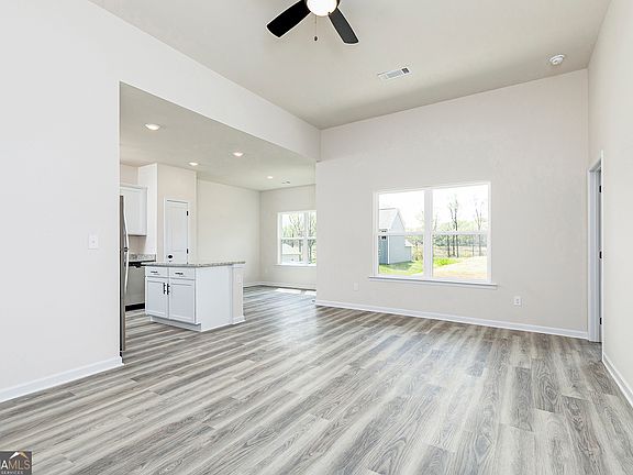 4th image of 297 Egret Ct