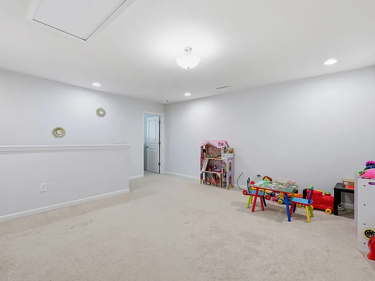 115 Crusaders Dr — Photo 25