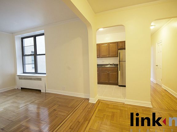 3rd image of 185 E 162nd St APT 4A