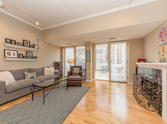 3rd image of 2762 N Lincoln Ave