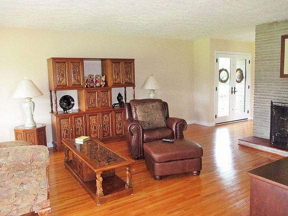 4th image of 1204 Fairfield Pike
