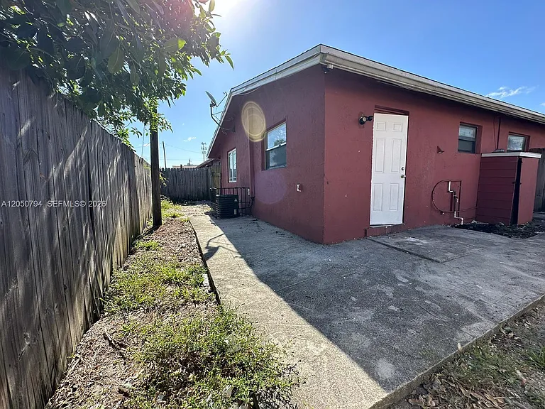 623 NW 9th Ave #3 — Photo 14