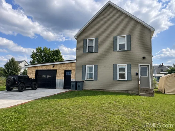 329 Cedar St, Ishpeming, MI 49849