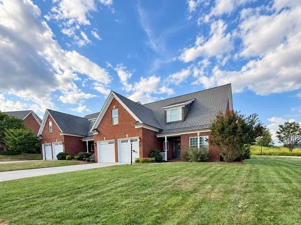 8561 Whistling Straits Dr, Radford, VA 24141