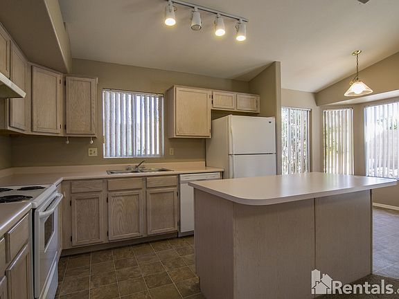 5th image of 4261 E Balsam Ave