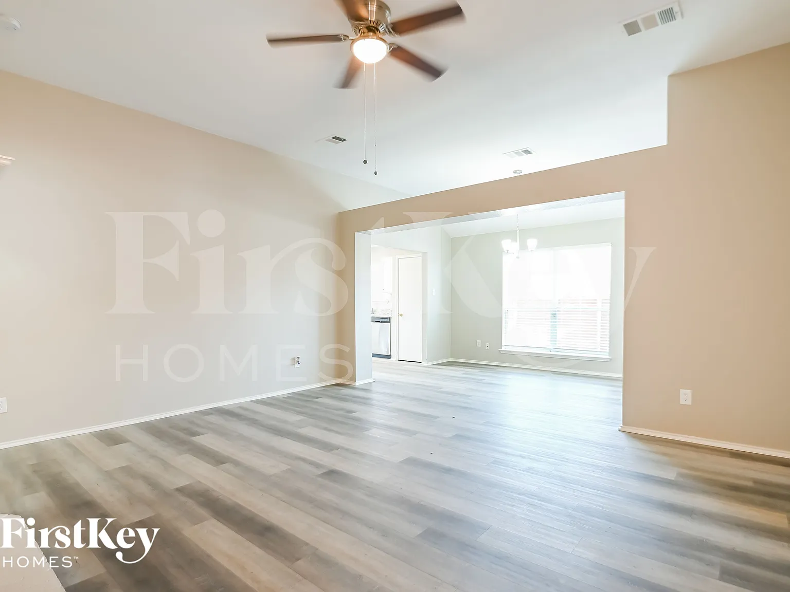 4 bed, 4.0 bath, 1900 sqft, $2,415 — Photo 2