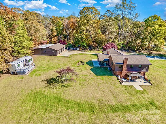 2nd image of 2844 Hickory Hwy