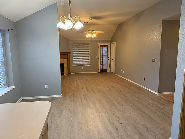 1408 Buena Vista Cir — Photo 3