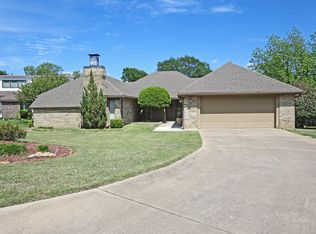 906 Surrey Dr, Ardmore, OK 73401