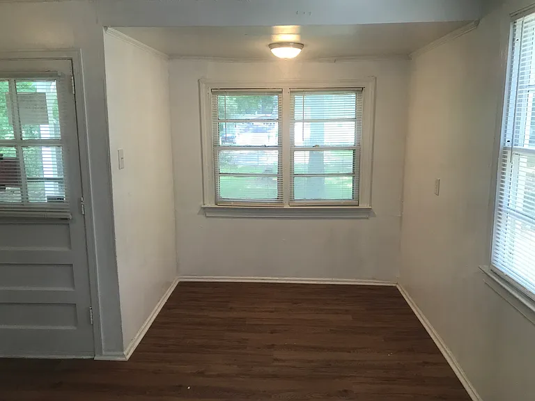 2215 Ivy Rd — Photo 3