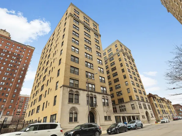 1755 E 55th St APT 305, Chicago, IL 60615