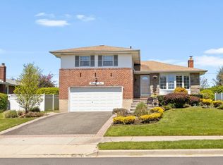 21 Felice Ln, Plainview, NY 11803