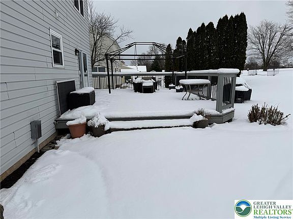 5th image of 136 Woodview Dr