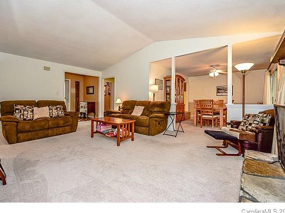 4th image of 225 Oak Creek Dr