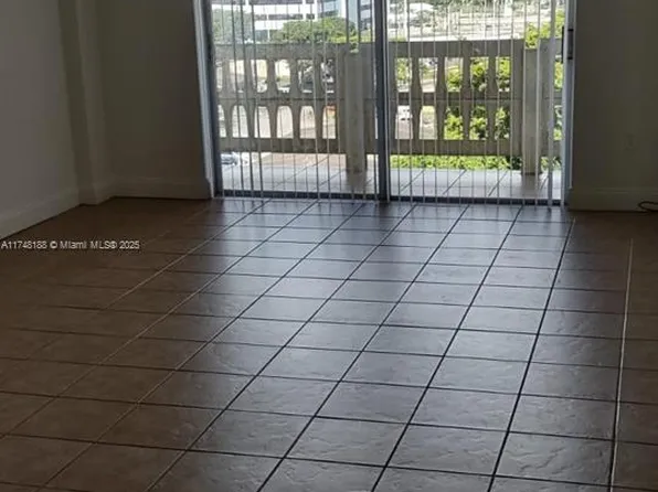 15600 NW 7th Ave APT 811, Miami, FL 33169