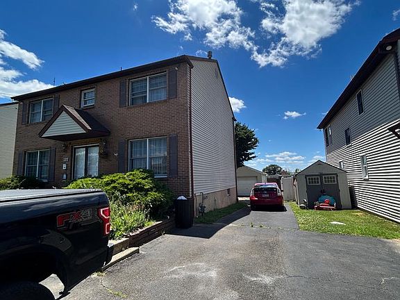 4th image of 564 Burgess St