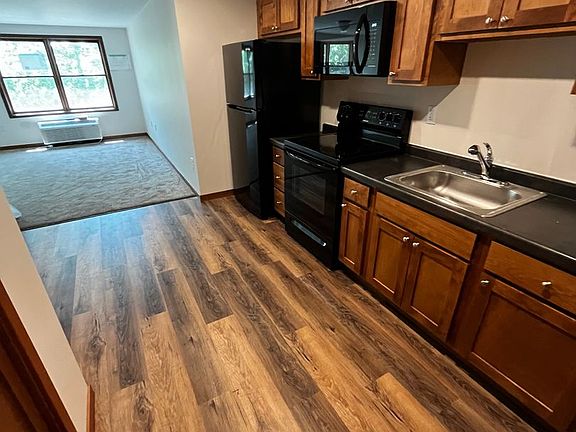 3rd image of 414 Doty St #16