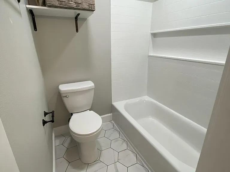 1055 Charlie Ave — Photo 16