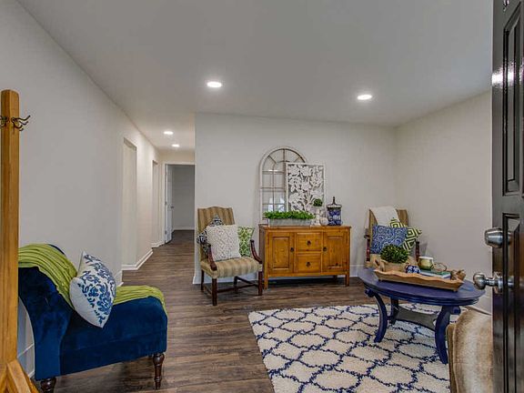 5th image of 310 E Park Ave