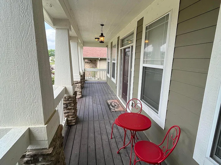 1936 Heathrow Dr — Photo 2