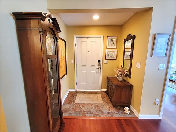 5th image of 252 Fair Meadow Dr