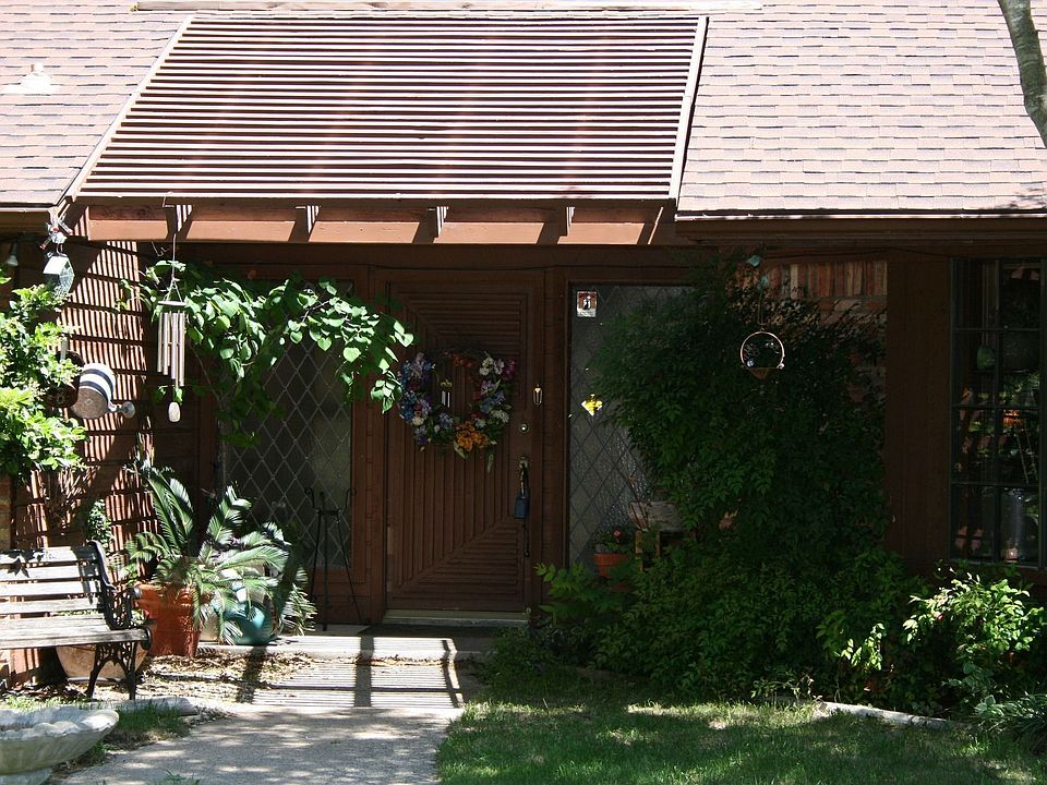 1st image of 215 Oak Creek Dr