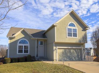7115 Woodland Dr, Shawnee, KS 66218