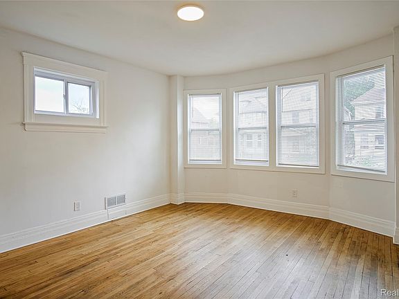 4th image of 6224 Hecla St