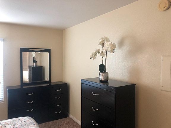 2nd image of 5530 Owensmouth Ave APT 228