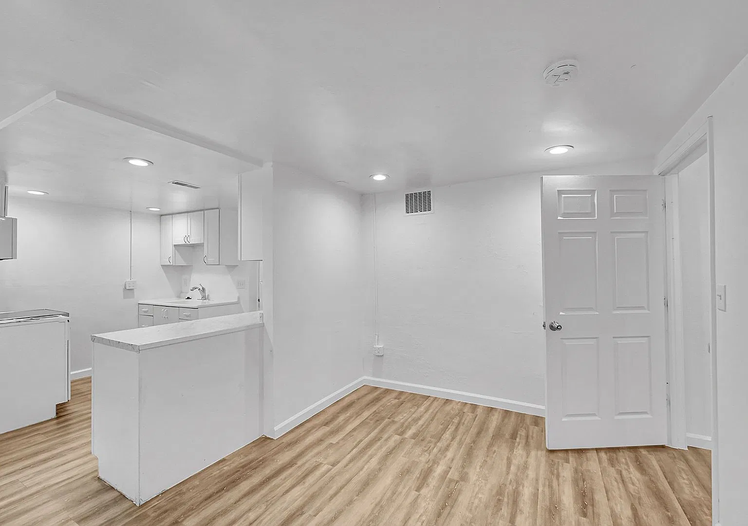 2143 S Acoma St — Photo 4
