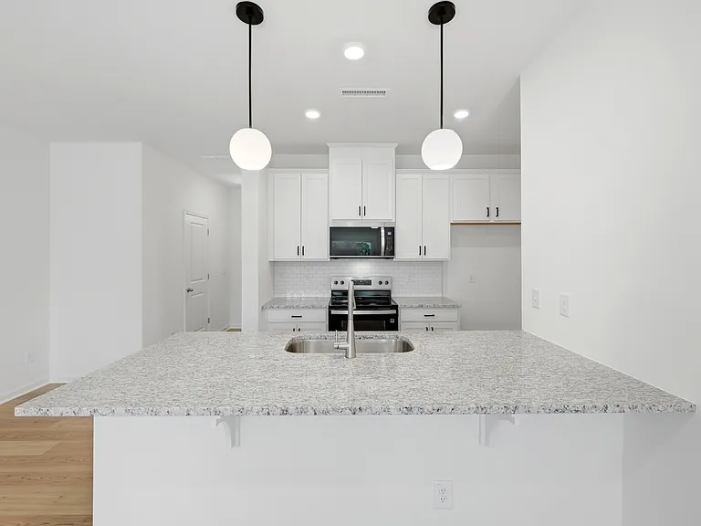 210 Parker Ln — Photo 10