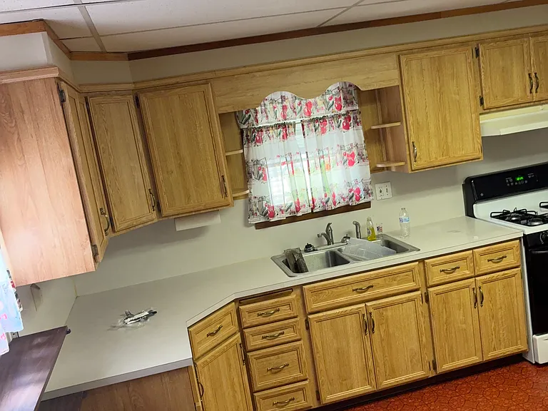 636 Walnut St — Photo 8