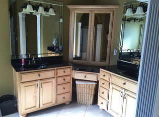 229 Mary Ellen Dr, Muscle Shoals, AL 35661