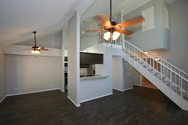 105 Maplewood Dr #D — Photo 1