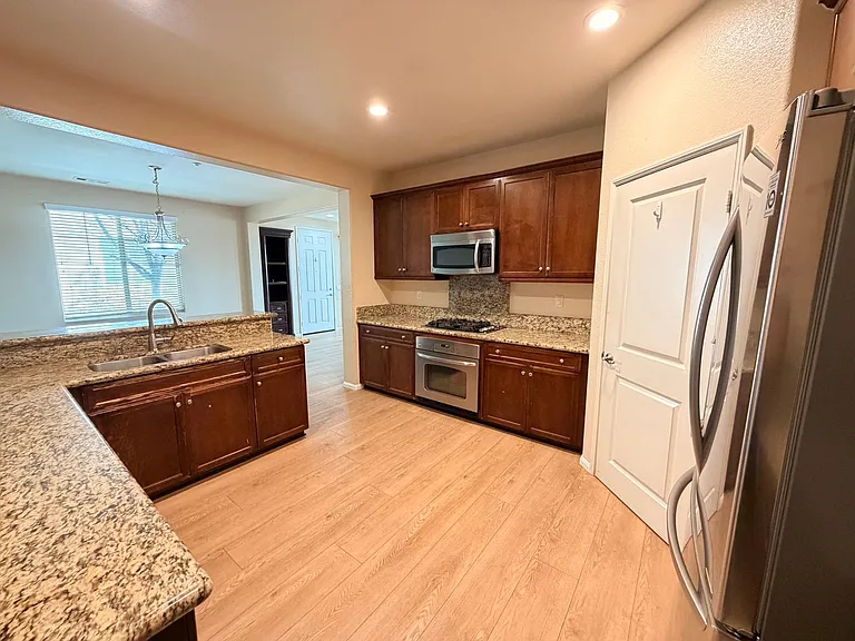 1729 Cripple Creek Dr #4 — Photo 5