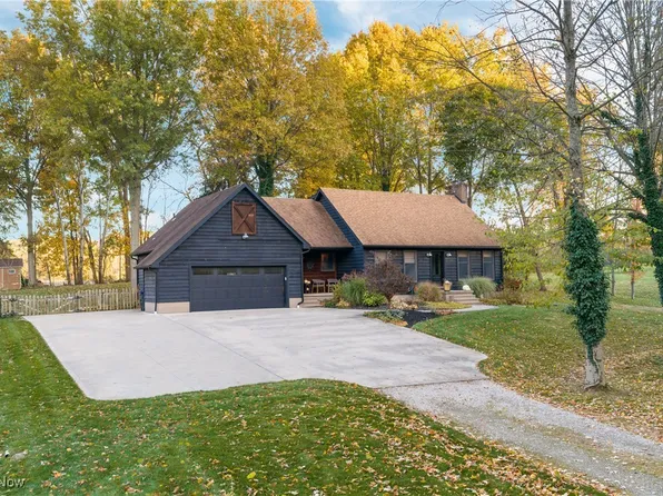 1648 Carriage House Dr, Mogadore, OH 44260