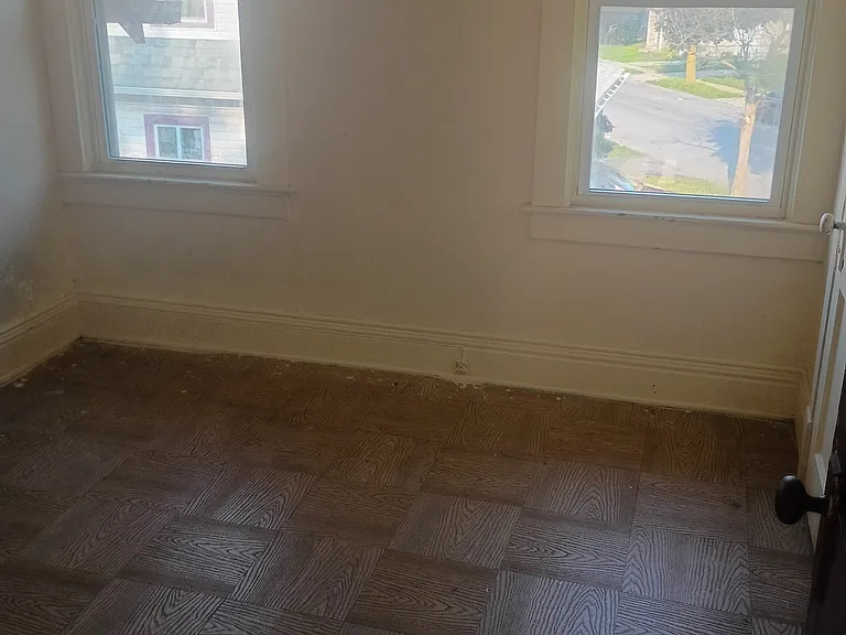 116 Westminster Ave — Photo 8