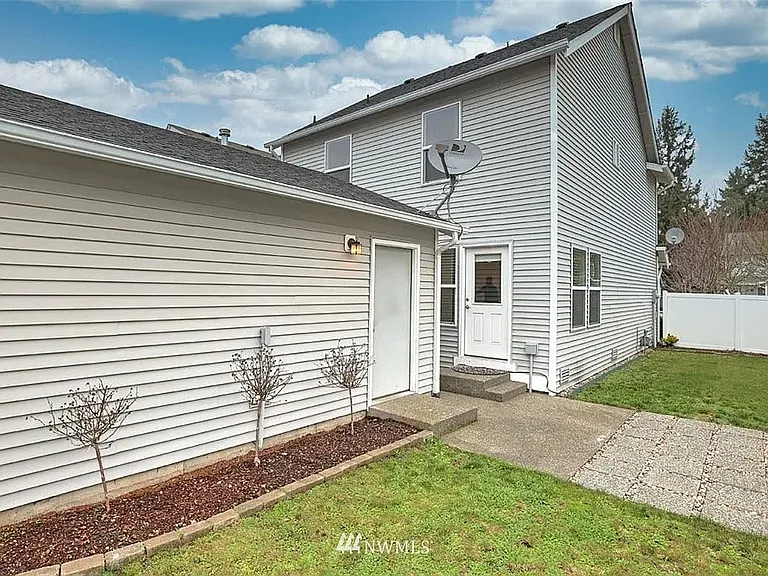 1295 Hudson St — Photo 22