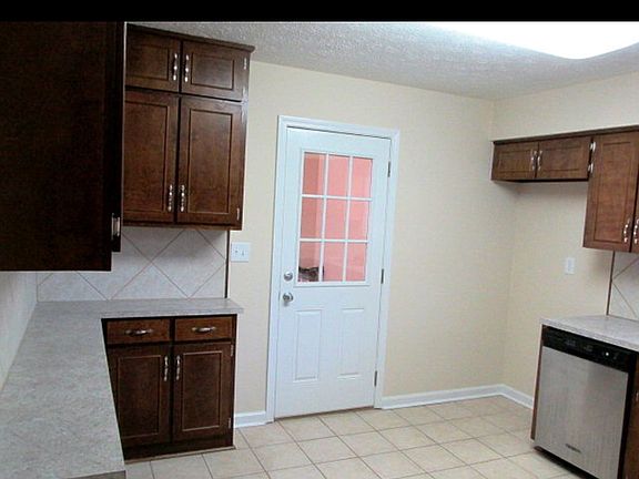 5th image of 4206 Surrey Ln