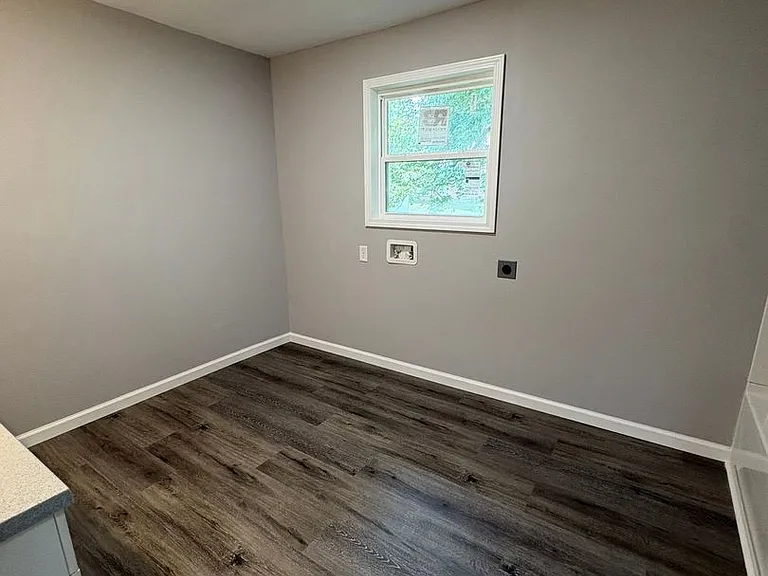 1004 N Dixie Hwy — Photo 13