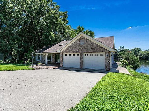 3rd image of 140 Hollyhock Ln
