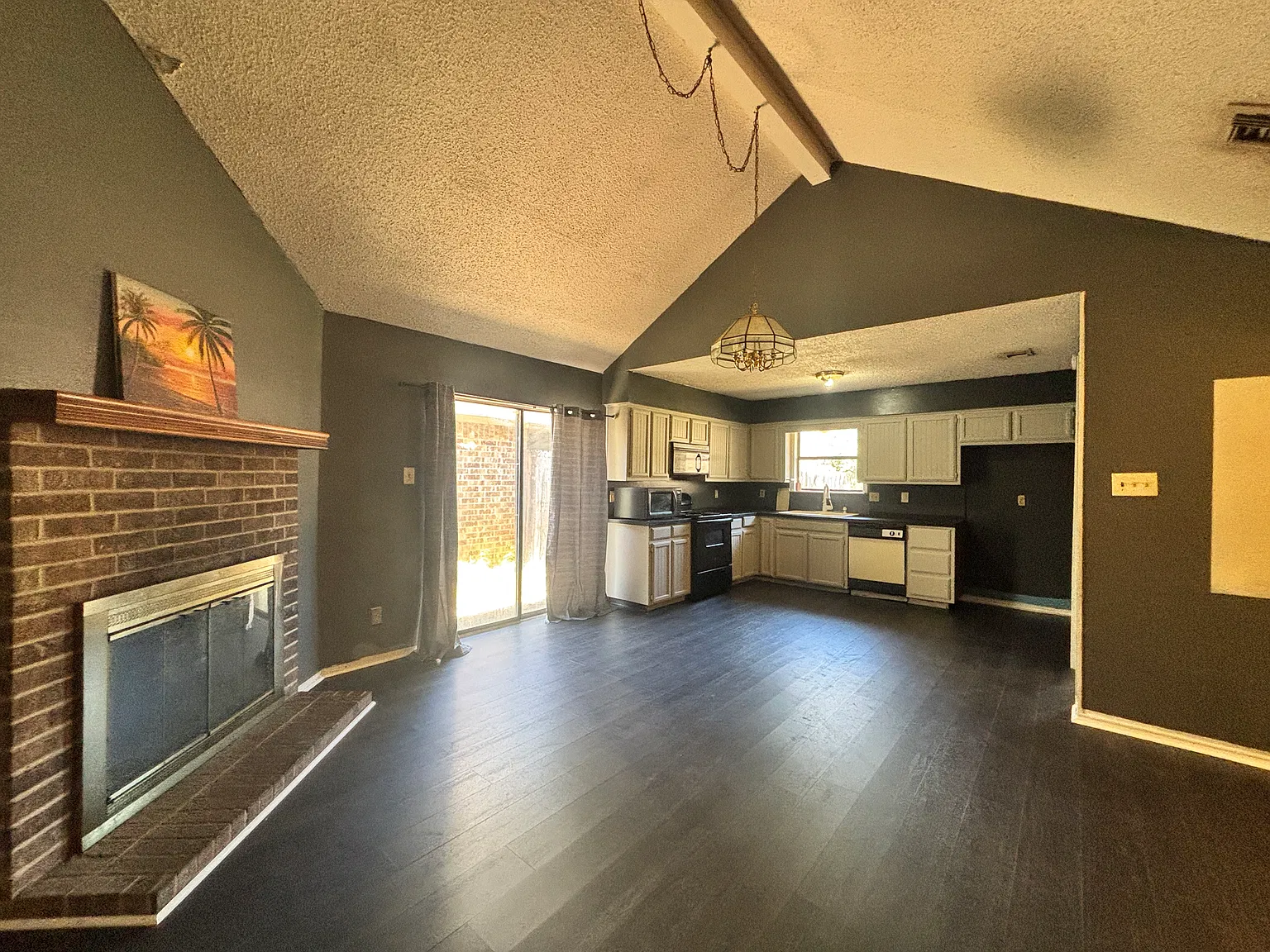 4 bed, 1445 sqft, $1,995 — Photo 3