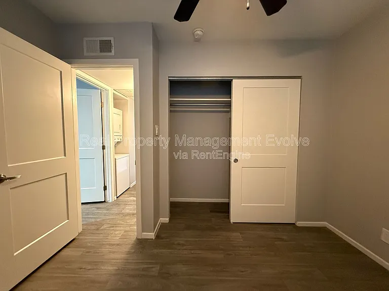 908 W 2nd St #6 — Photo 10