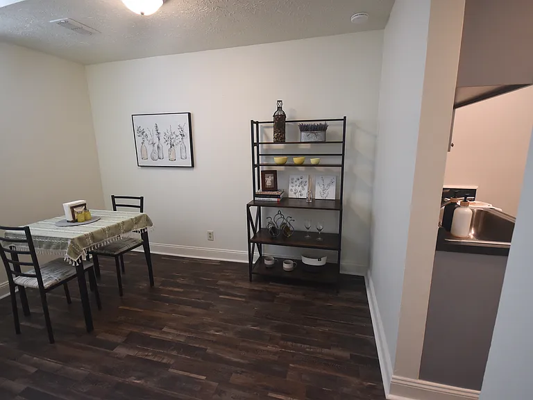 Waveland Place Apartments — Photo 14
