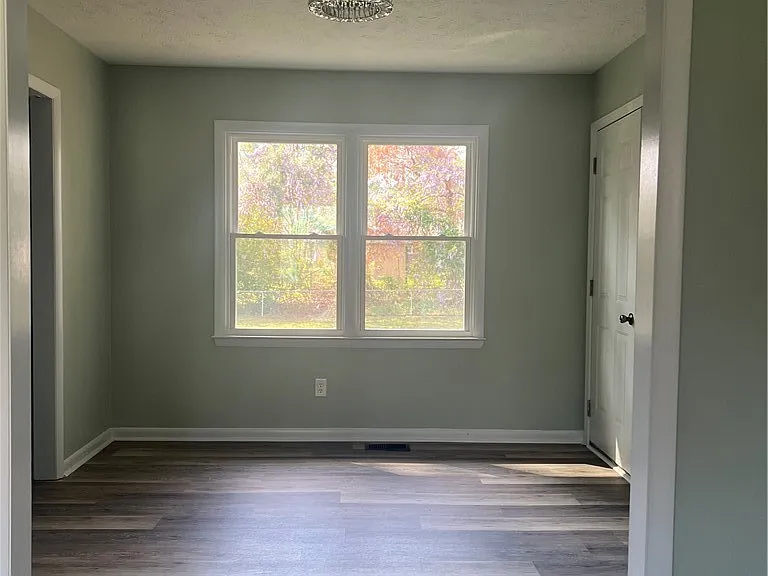 1215 Patrick Dr — Photo 10