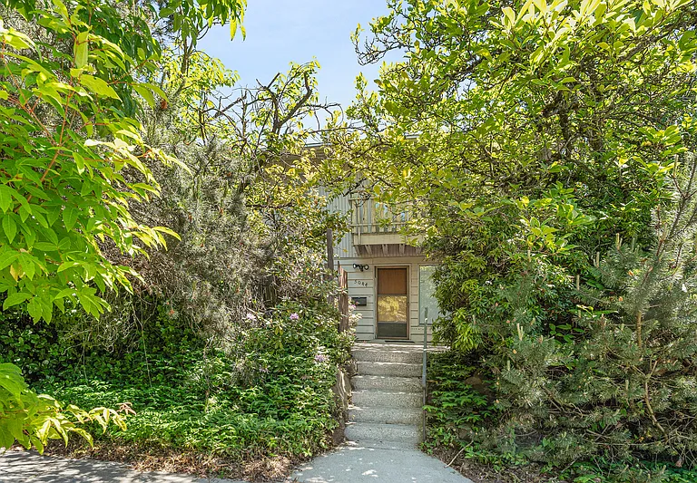 5044 Sand Point Way NE — Photo 2
